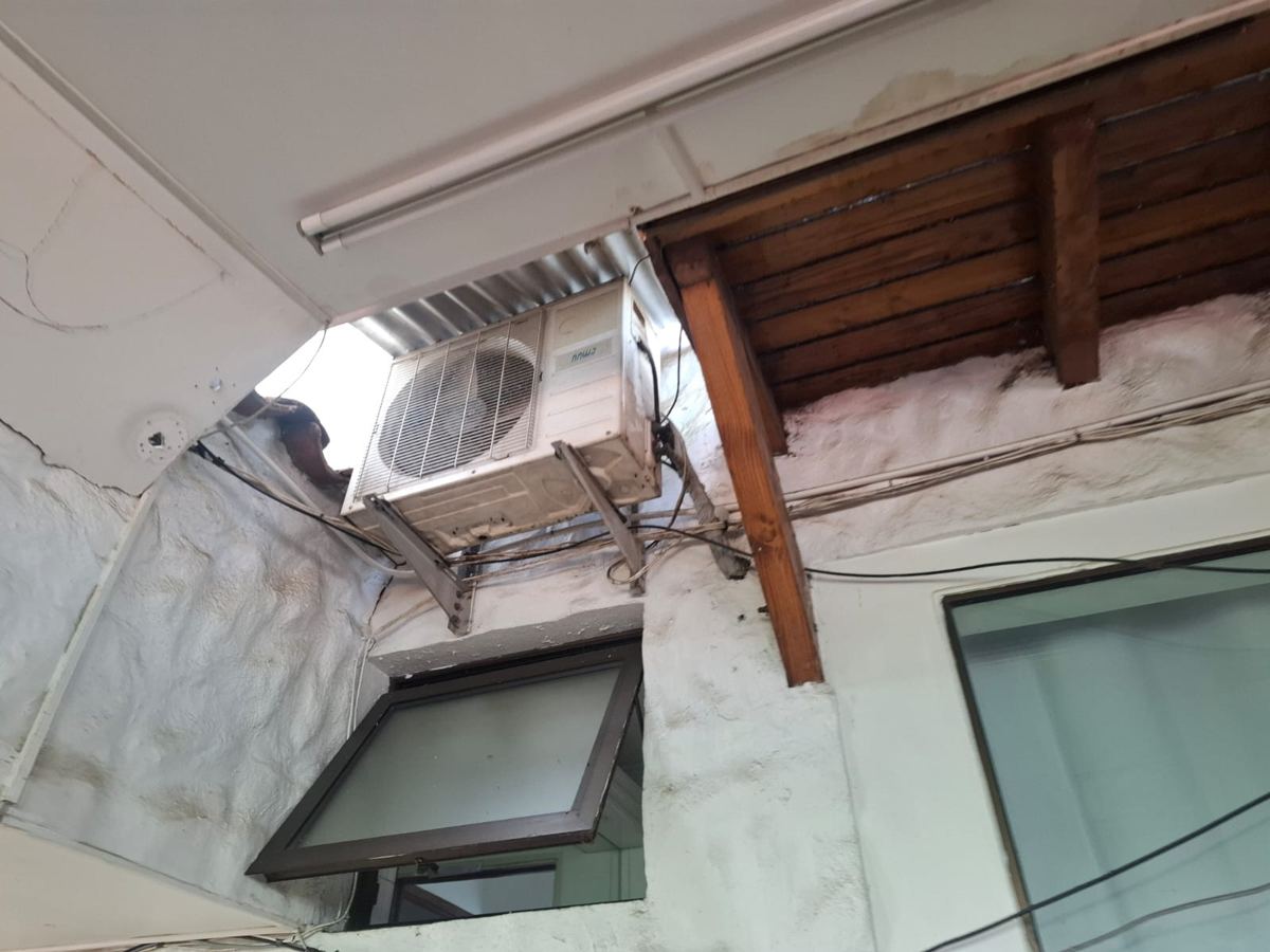 Unidad exterior de aire acondicionado (segunda), recuperada de una demolición de SG Ingeniería y Demoliciones en Santiago