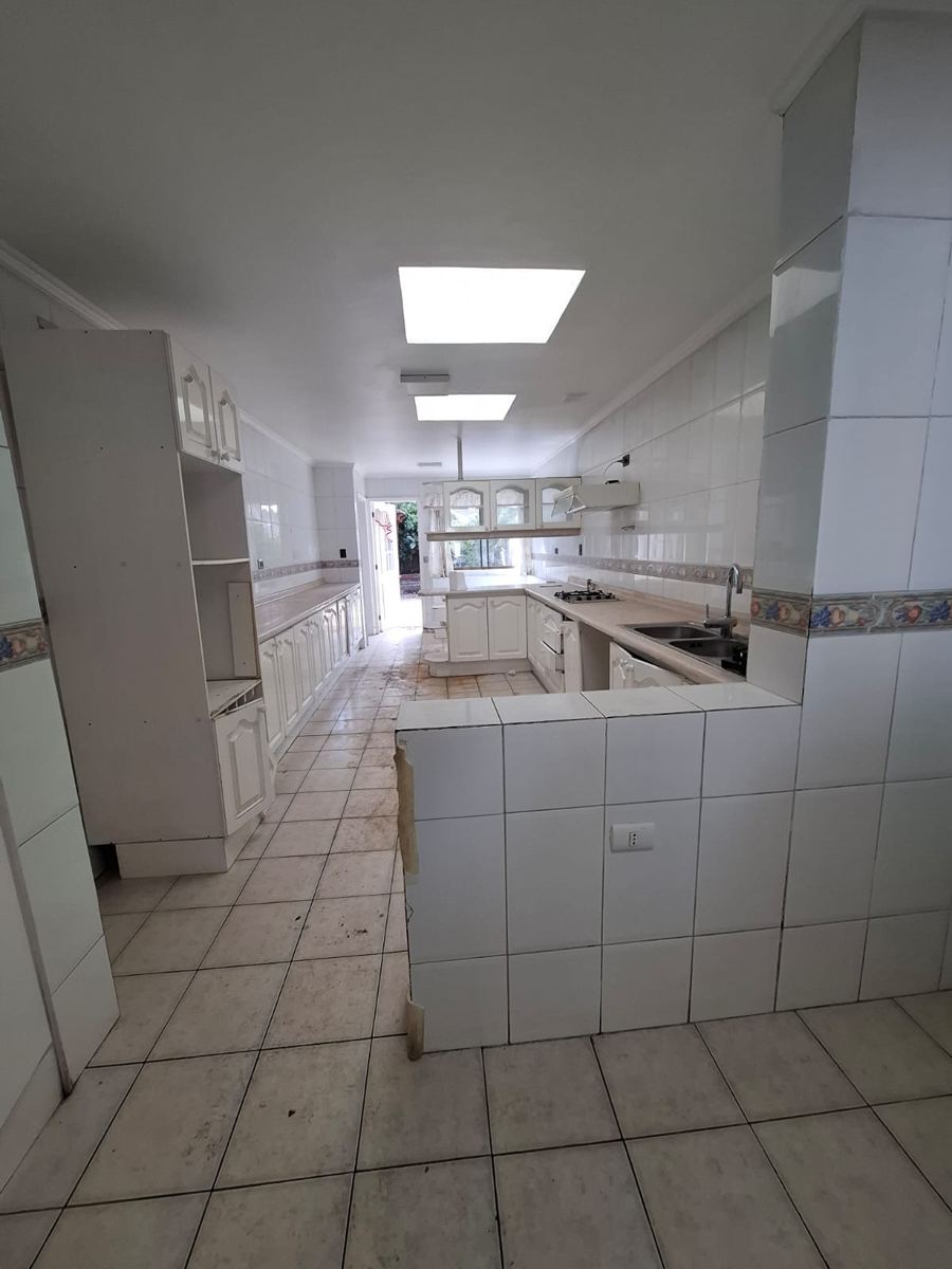 Muebles de cocina, recuperada de una demolición de SG Ingeniería y Demoliciones en Santiago